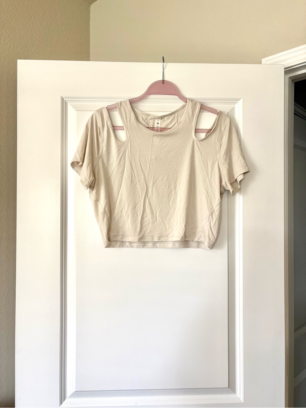 Lululemon Shoulder Cut-Out Yoga T-Shirt Bone Crop Tee Size 12 - Picture 2 of 6